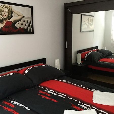 Adam'S Apartment And Free Parking Будапеща Екстериор снимка