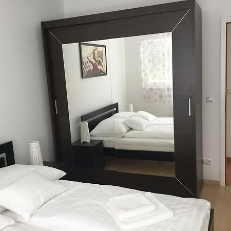 Adam'S Apartment And Free Parking Будапеща Екстериор снимка