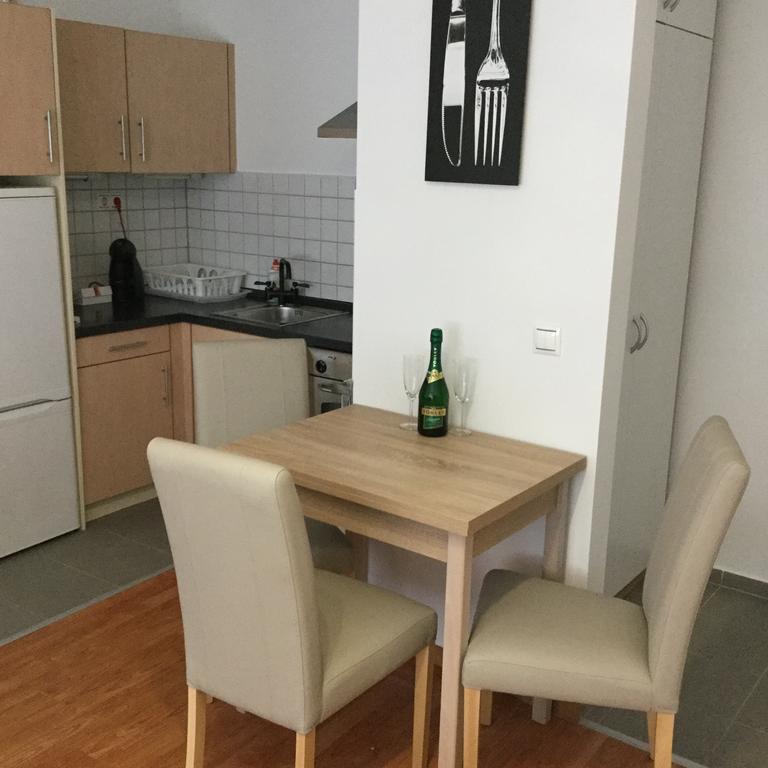 Adam'S Apartment And Free Parking Будапеща Екстериор снимка
