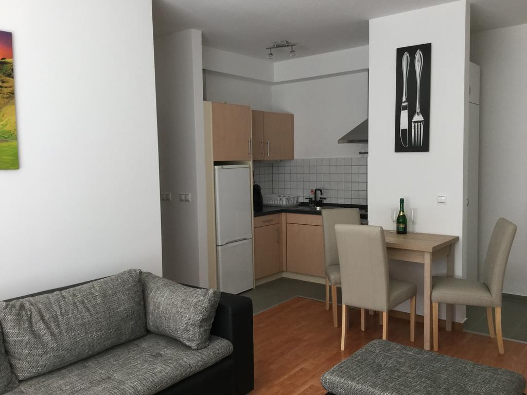 Adam'S Apartment And Free Parking Будапеща Екстериор снимка