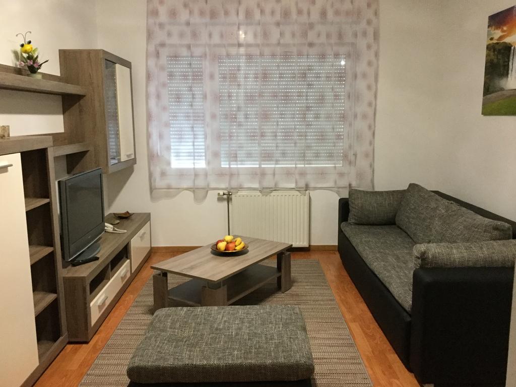 Adam'S Apartment And Free Parking Будапеща Екстериор снимка