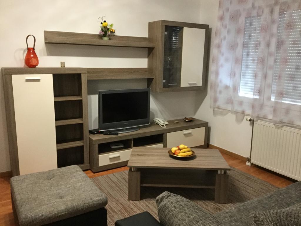 Adam'S Apartment And Free Parking Будапеща Екстериор снимка