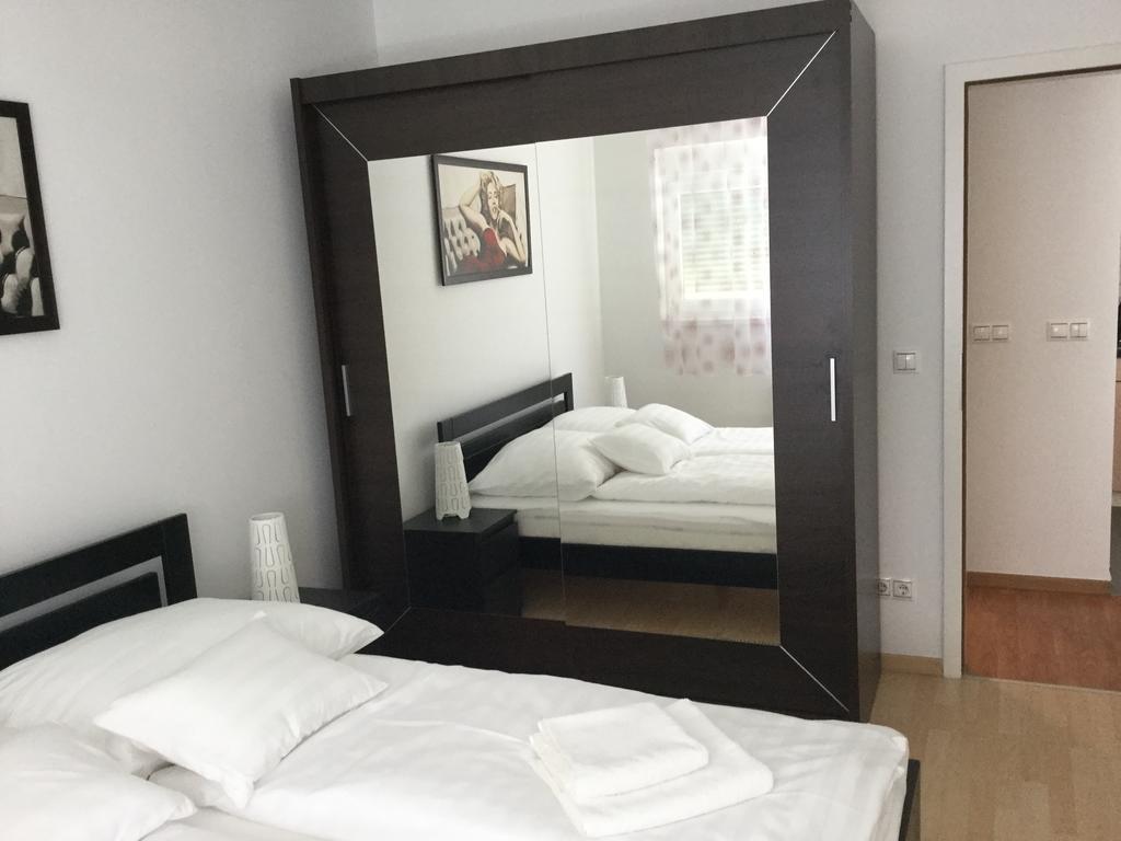 Adam'S Apartment And Free Parking Будапеща Екстериор снимка